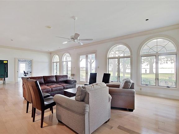 4th image of 4214 Locke Ln