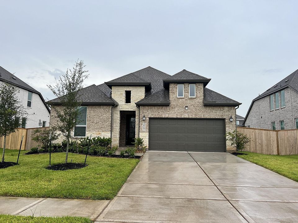 1st image of 2619 Grove Crest Dr