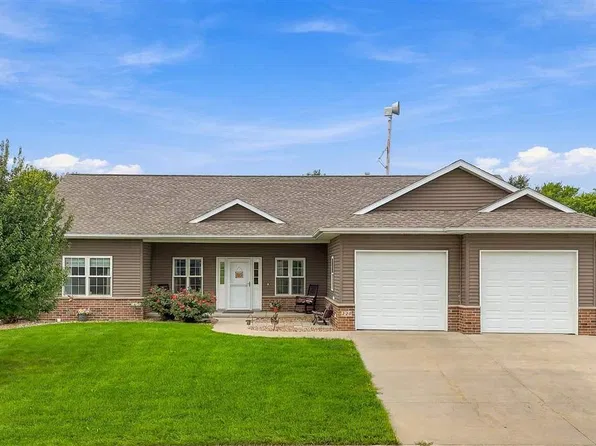 220 Cherry Ln, Tiffin, IA 52340
