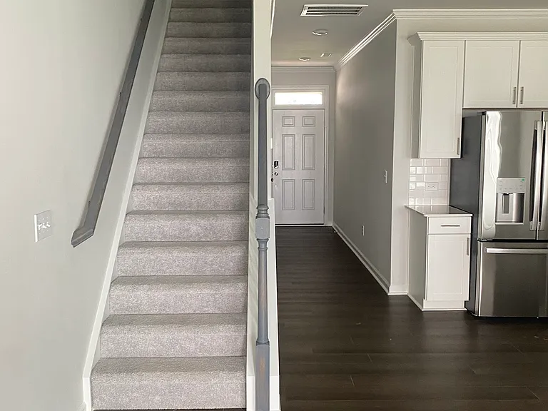 277 Paramount Dr — Photo 7