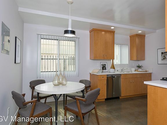 5th image of 815 E Villa St APT 5