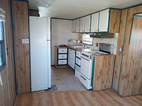 3rd image of 3285 E 32nd St Lot 54