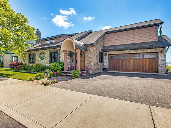 2nd image of 18 Grandview Dr