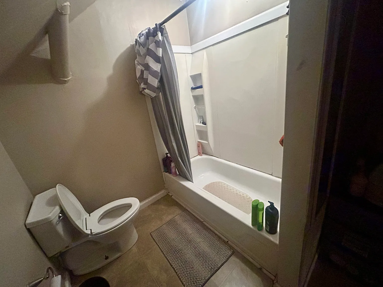 7 bed, 2250 sqft, $615 — Photo 4