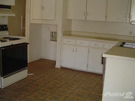 2nd image of 1008 Oakwood Ln