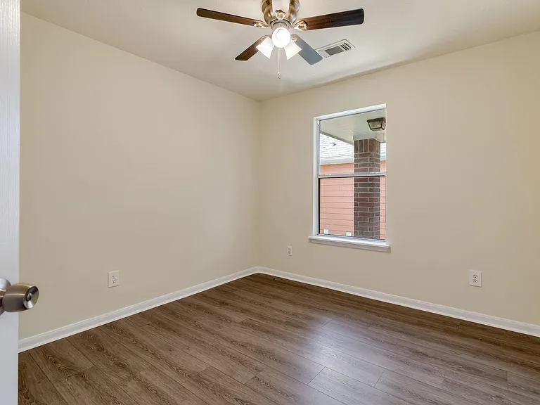 7622 Jonathon Ct — Photo 10