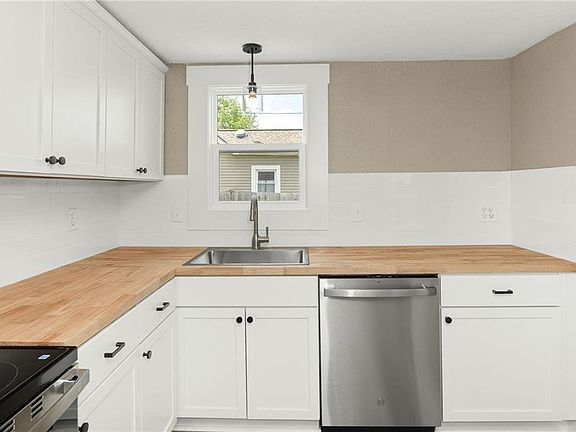 5th image of 710 W Locust St