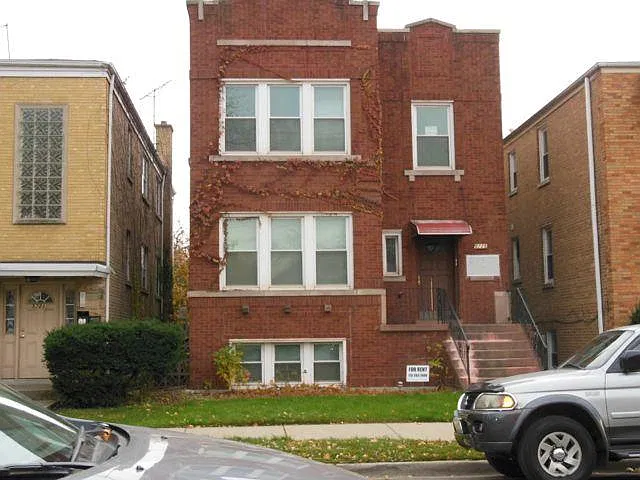 5725 W Addison St - 1F — Photo 4