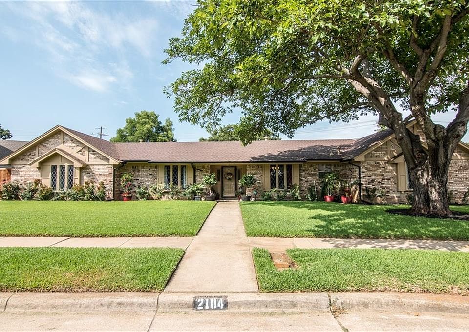 1st image of 2104 Saint Claire Dr