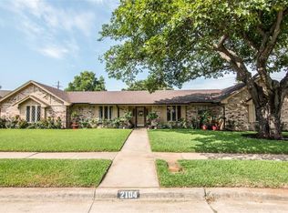 2104 Saint Claire Dr, Arlington, TX 76012
