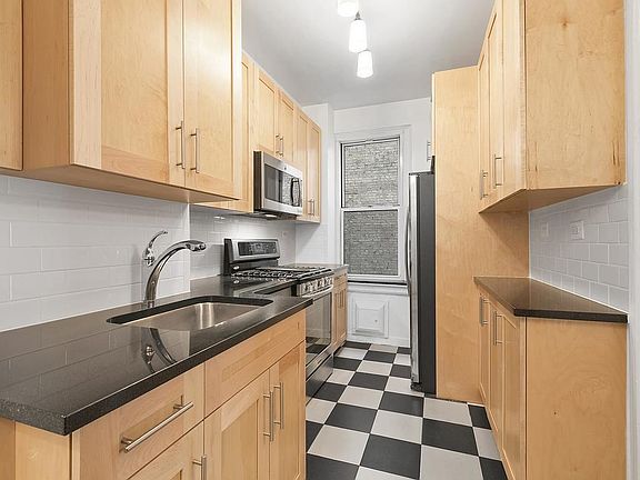 4th image of 115 E 89th St APT 5B