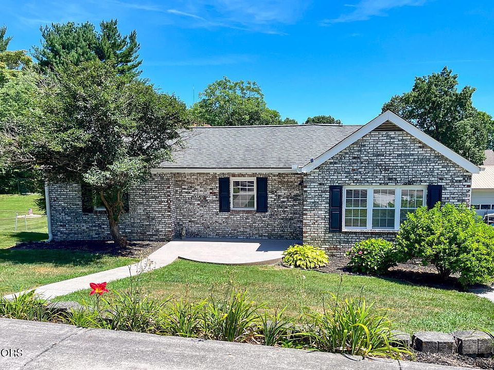 1st image of 722 Martha Ln
