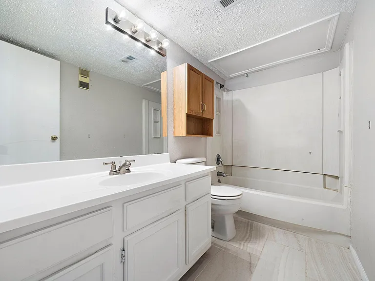 7402 Alabonson Rd #506 — Photo 8
