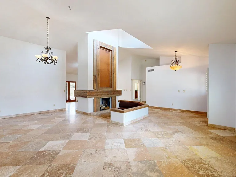 10575 E Mission Ln — Photo 3