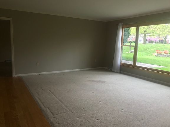 4th image of 2303 E Covenanter Dr