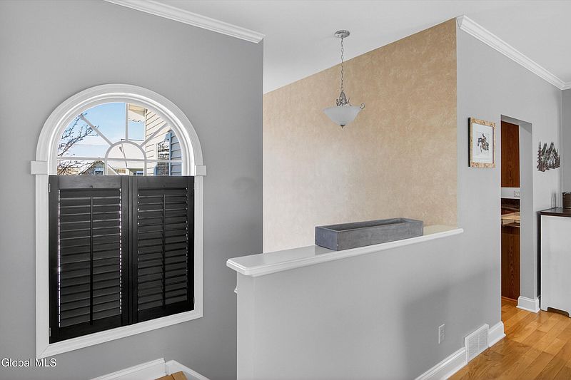 3rd image of 15 Beacon Street
