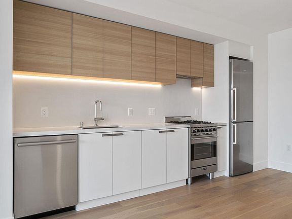 3rd image of 719 Larkin St Unit 606