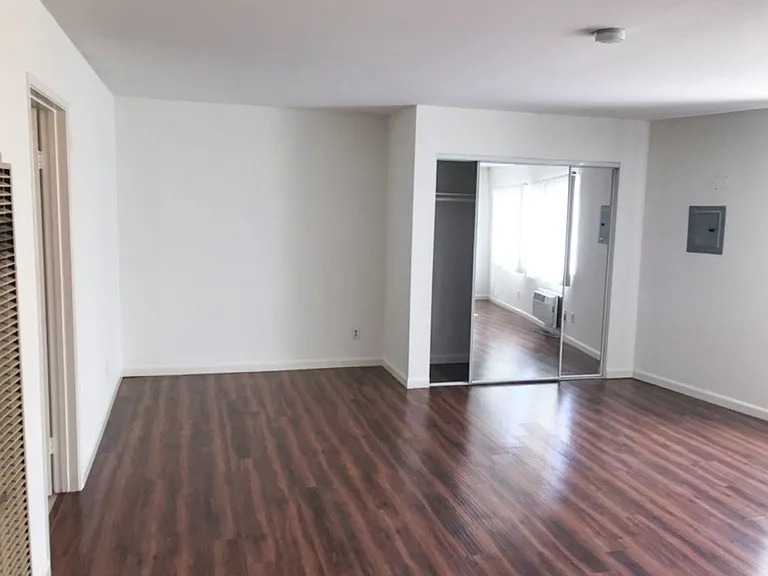15040 Moorpark St — Photo 6