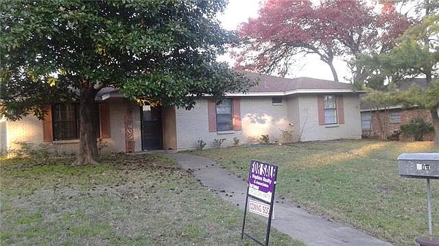1st image of 409 Brook Hollow Dr