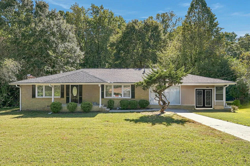 4 bed, 2.0 bath, 1656 sqft, $1,790 — Photo 1