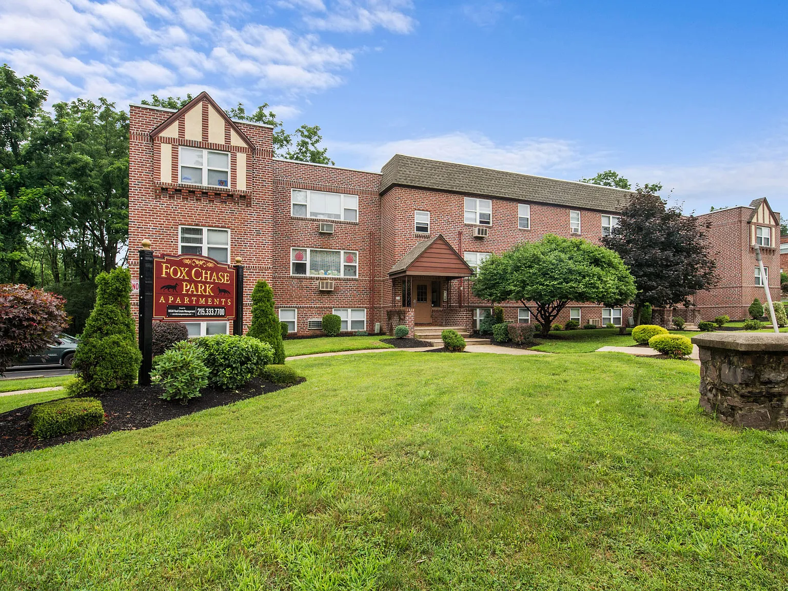 Fox Chase Park Apartments — Photo 1