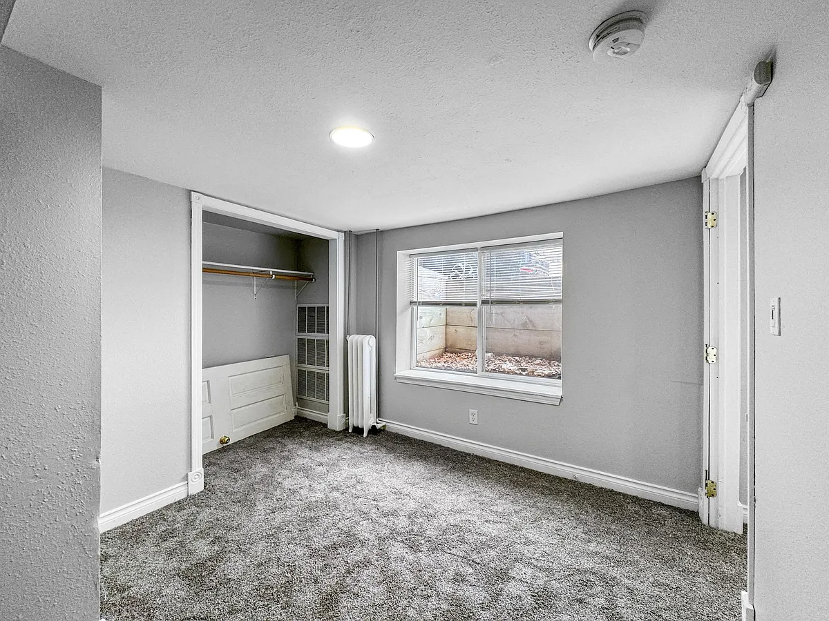 Building Photo - 514 University Ave #4