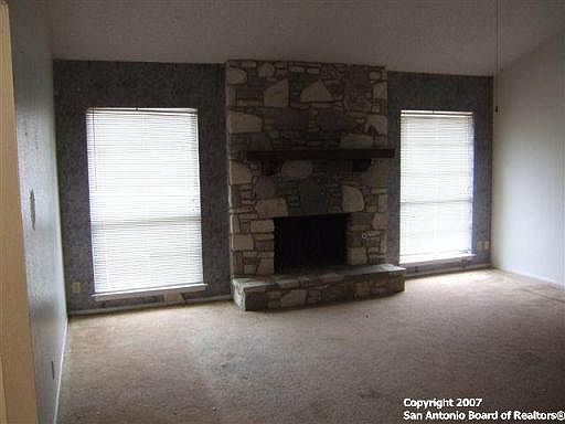 2nd image of 1211 GEN BRAGG DR