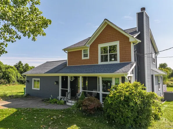 7144 Eveline Dr, Holly, MI 48442