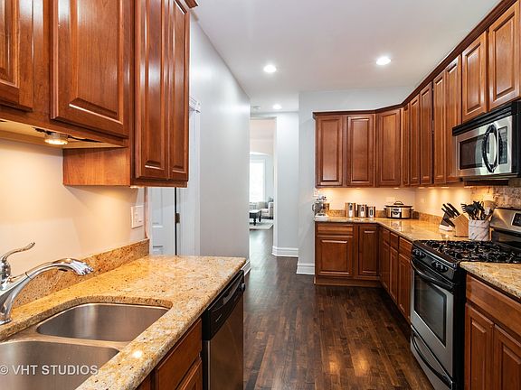 4th image of 109 S Grove Ave #2N