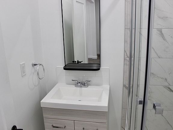 5th image of 590 Main St E #1