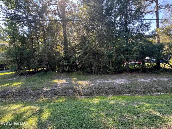 7111 Sunflower St, Bay Saint Louis, MS 39520