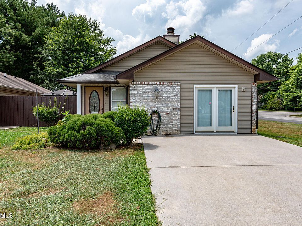 1st image of 934 Lee Delia Ln