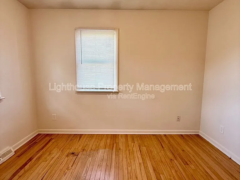 2108 Woodbine Ave — Photo 12