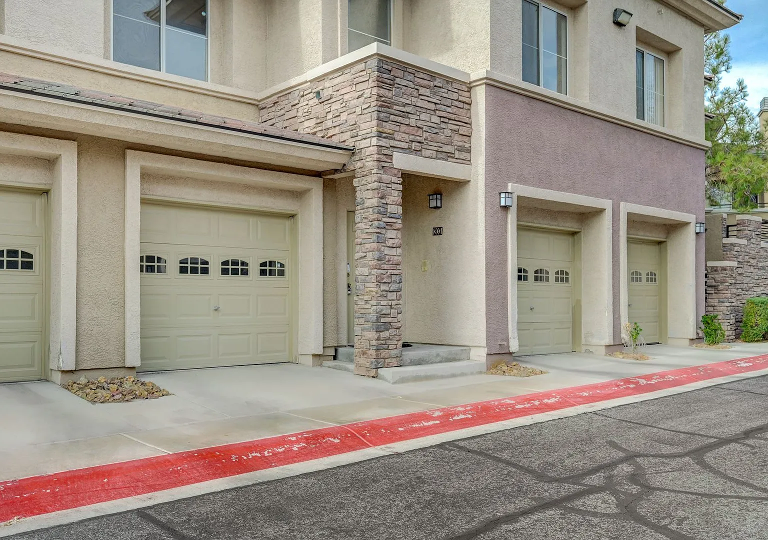 Gated Summerlin Condo Next to TPC Las Vegas Newly Updated & Move-In Ready — Photo 4