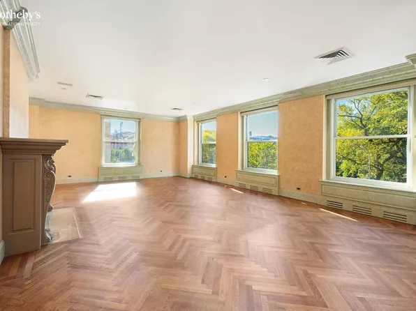 1040 Fifth Avenue image 2 of 15