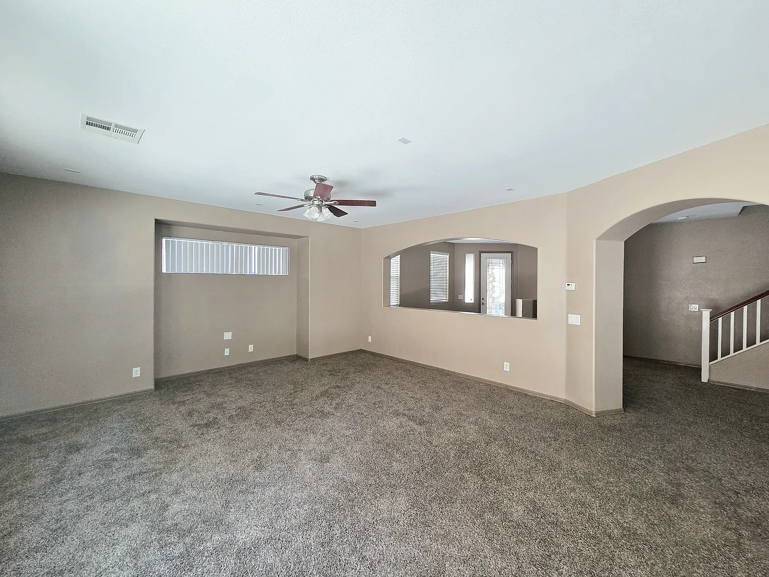4 bed, 2.5 bath, 2405 sqft, $2,500 — Photo 3
