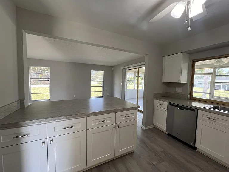 1920 W Lakeview Blvd #1 — Photo 44