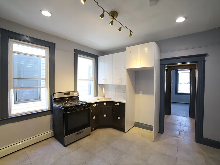 112 Neptune Ave #3R — Photo 1