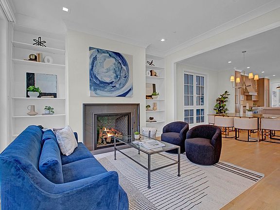 5th image of 2036 N Wolcott Ave