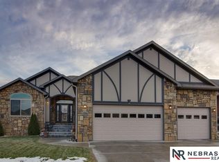2811 Shadowbrook Dr, Lincoln, NE 68516