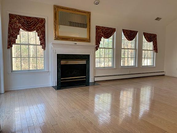 3rd image of 102 Pheasant Run