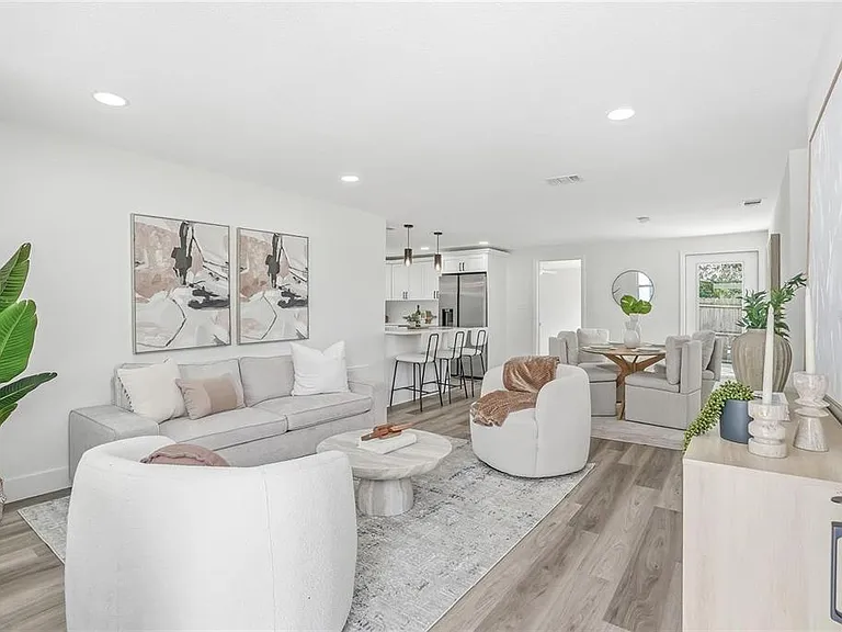 1004 Idlebriar Way — Photo 2