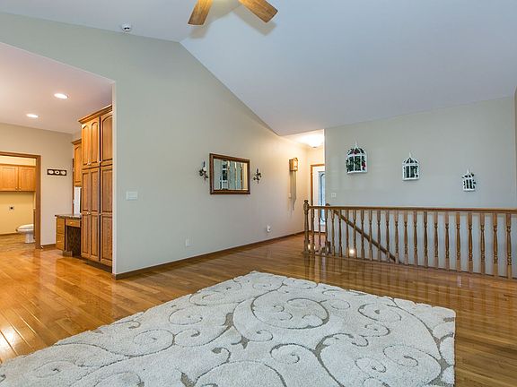 5th image of 335 Bryn Dr