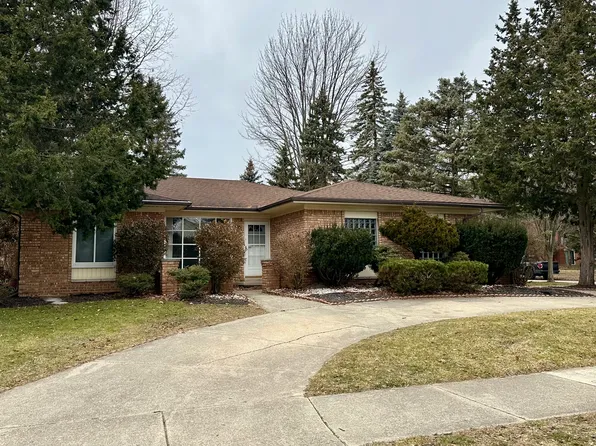3589 Wakefield Dr, Troy, MI 48083