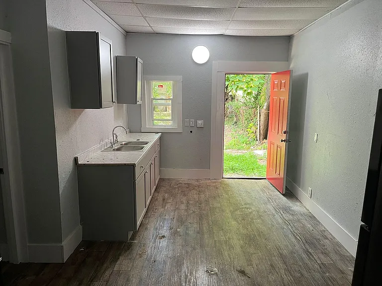 1711 W Kentucky St — Photo 14