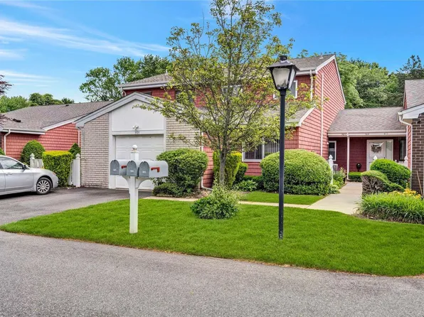 (undisclosed Address), Saint James, NY 11780