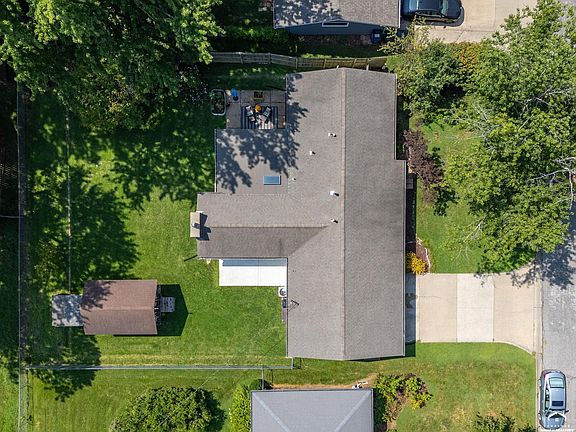 5th image of 722 Randall Rd