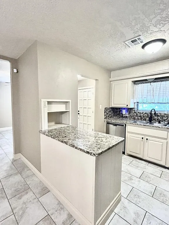 7211 NW Kingsbury Ave — Photo 3