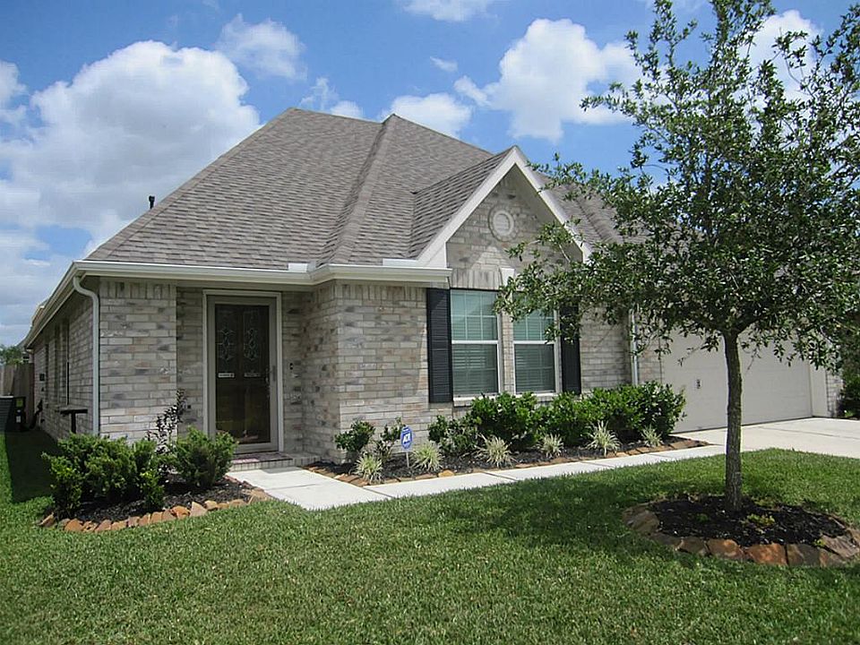 WELCOME HOME TO 4716 LAKE RIM DRIVE!