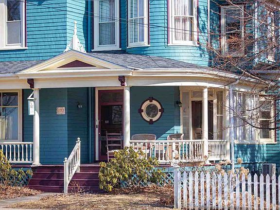 2nd image of 372 Saint George St